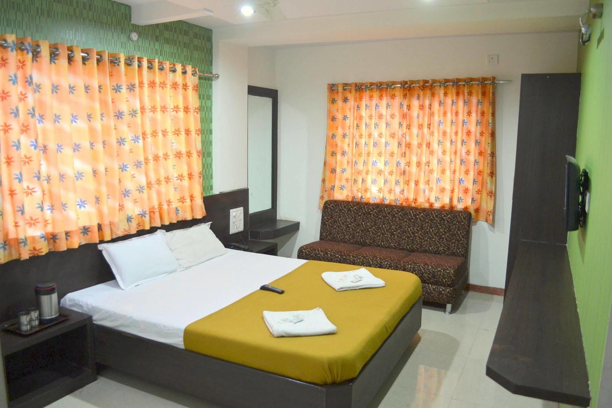 Hotel Sai Kamal Shirdi Exterior foto